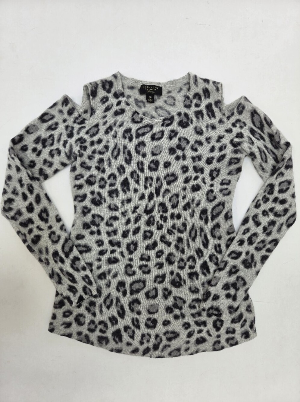 Cashmere Charter club 100% cashmere cold shoulder grey leopard print sweater XS